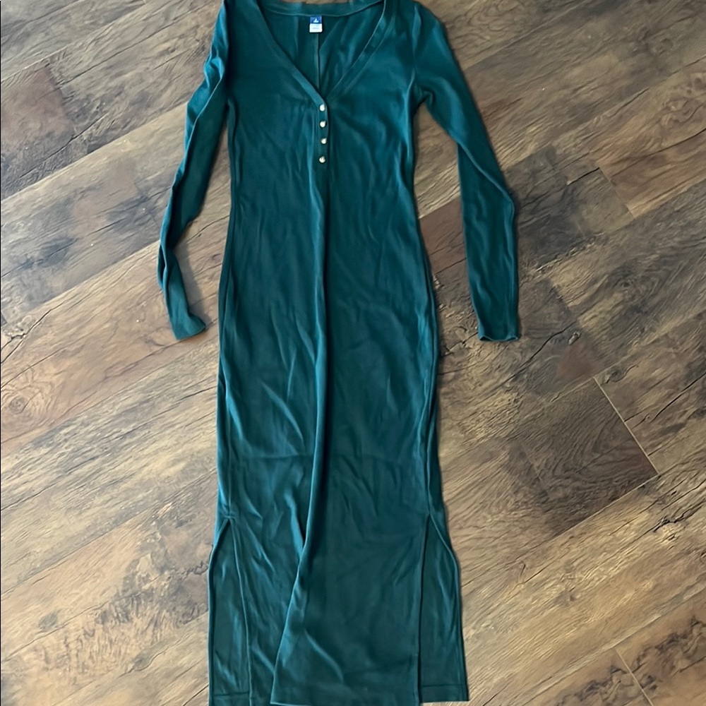 Old Navy Green Bodycon Maxi Dress with V-Neck and Long Sleeves